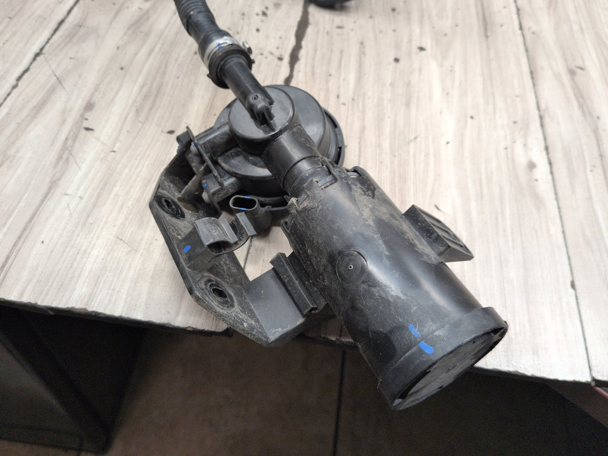 OEM BMW G11 G12 740 750 M760 Charcoal Filter Fuel Tank Vapor Evaporator Canister
