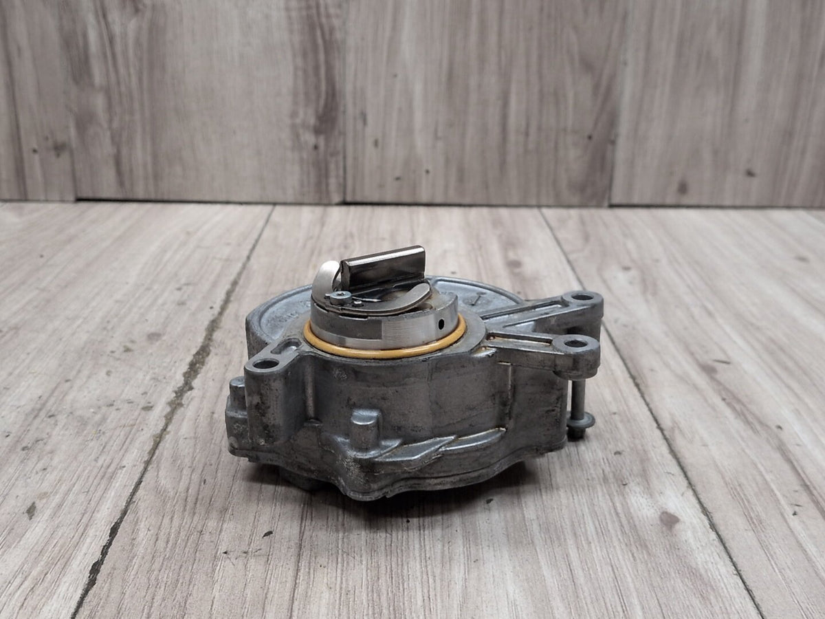 2017-2023 BMW G30 M550i N63B44O2 Engine Motor Vacuum Pump 8634120