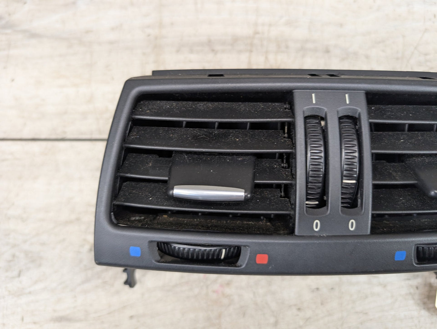 07-14 OEM BMW E70 E71 X5 X6 X5M X6M Rear Center AC Air Vent Grille Black