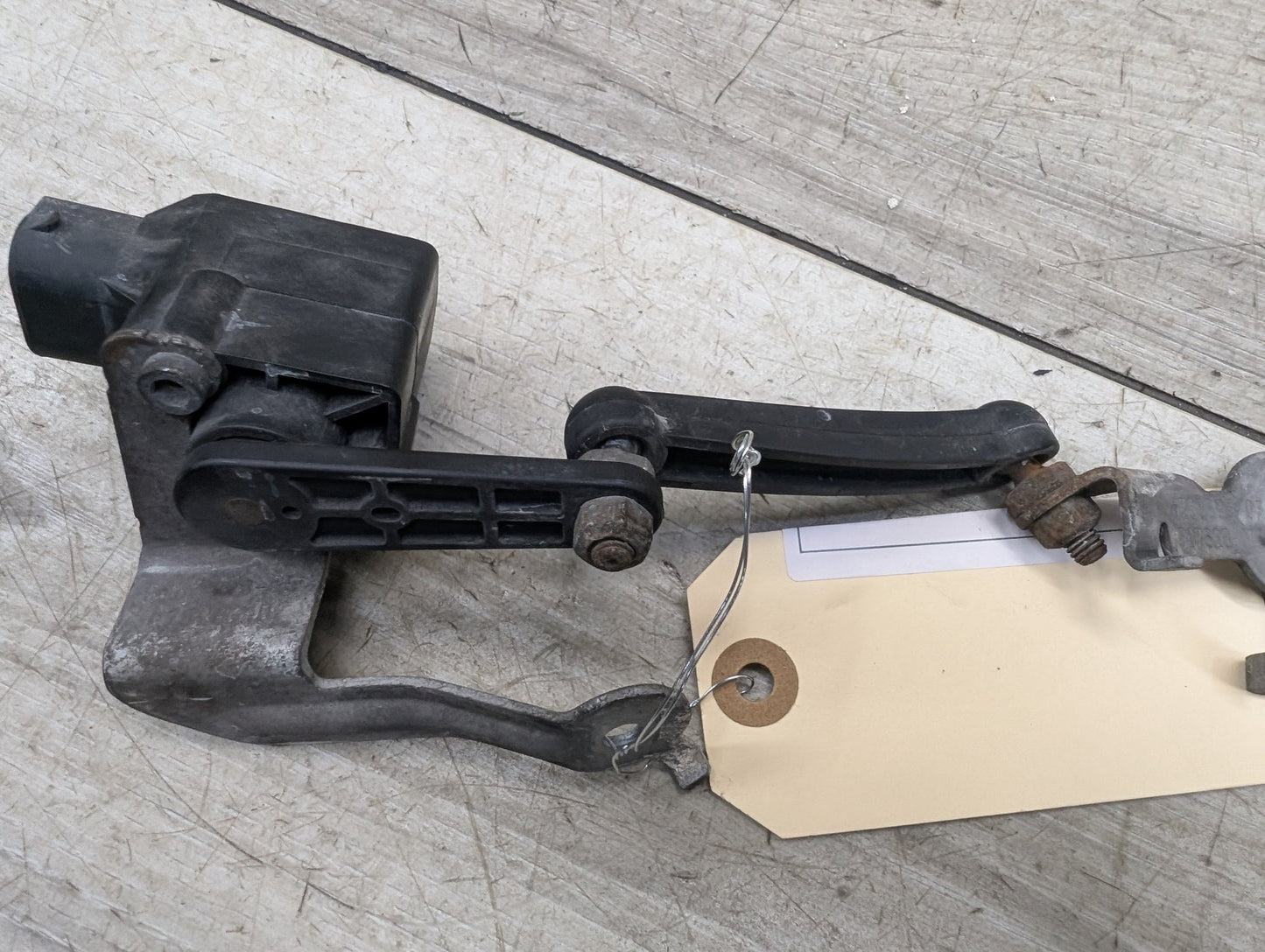2007-2013 BMW 328i E93 Suspension Height Level Sensor 6784694