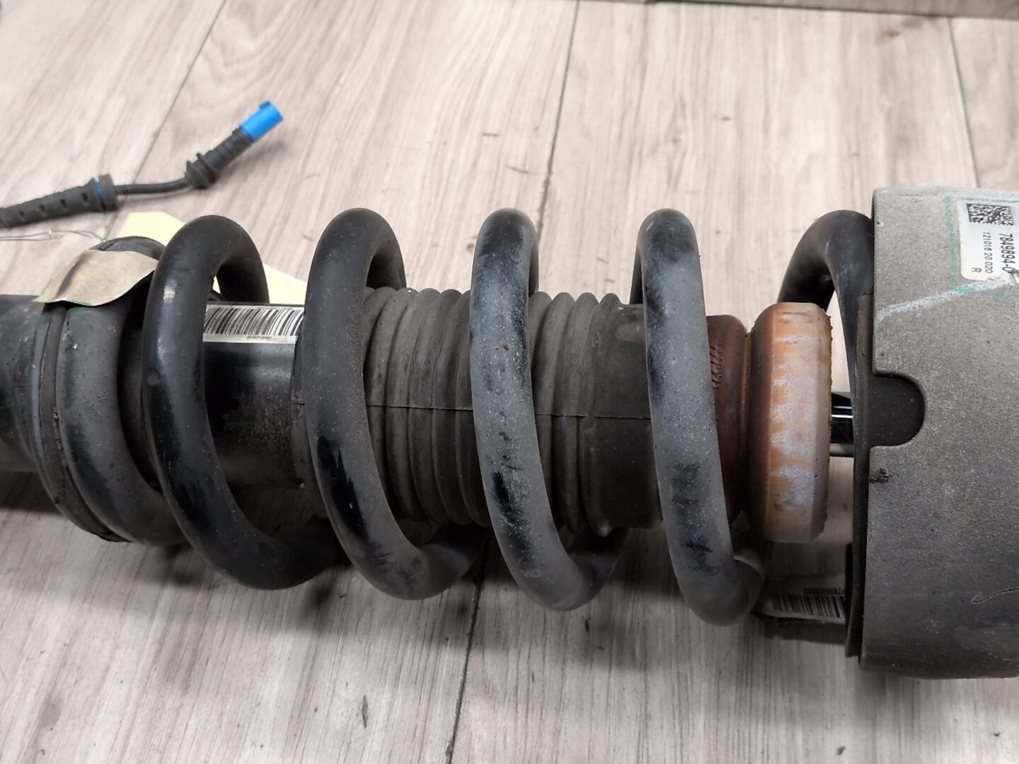 OEM BMW F85 F86 X5M X6M Front Left Driver Strut Shock Absorber Spring VDC