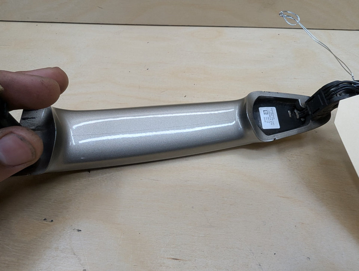 2007-2013 BMW 328i E93 Front Right Passenger Exterior Door Handle w/ Comfort Access 7202240