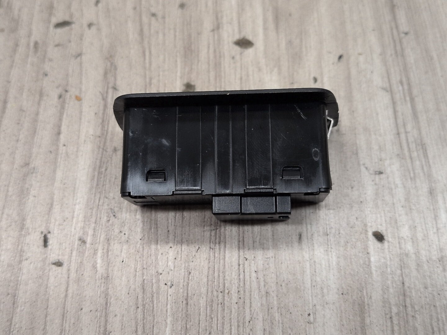 OEM BMW F02 F10 F15 F48 F90 G01 G20 G30 G80 X3 Rear Trunk Lid Center Lock Switch