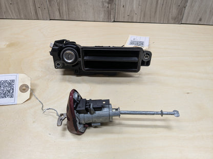 2009-2011 Mercedes-Benz SLK-Class R171 Front Left Driver Trunk Lid Lock w/ Key