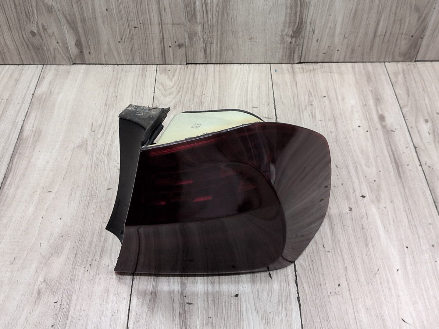 09-11 OEM BMW E90 328 335 M3 LCI Rear Right Passenger Side Outer Tail Light