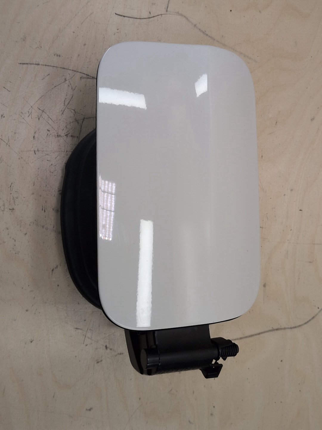 2018-2024 BMW X3 G01 Gas Cover Assembly 7405751