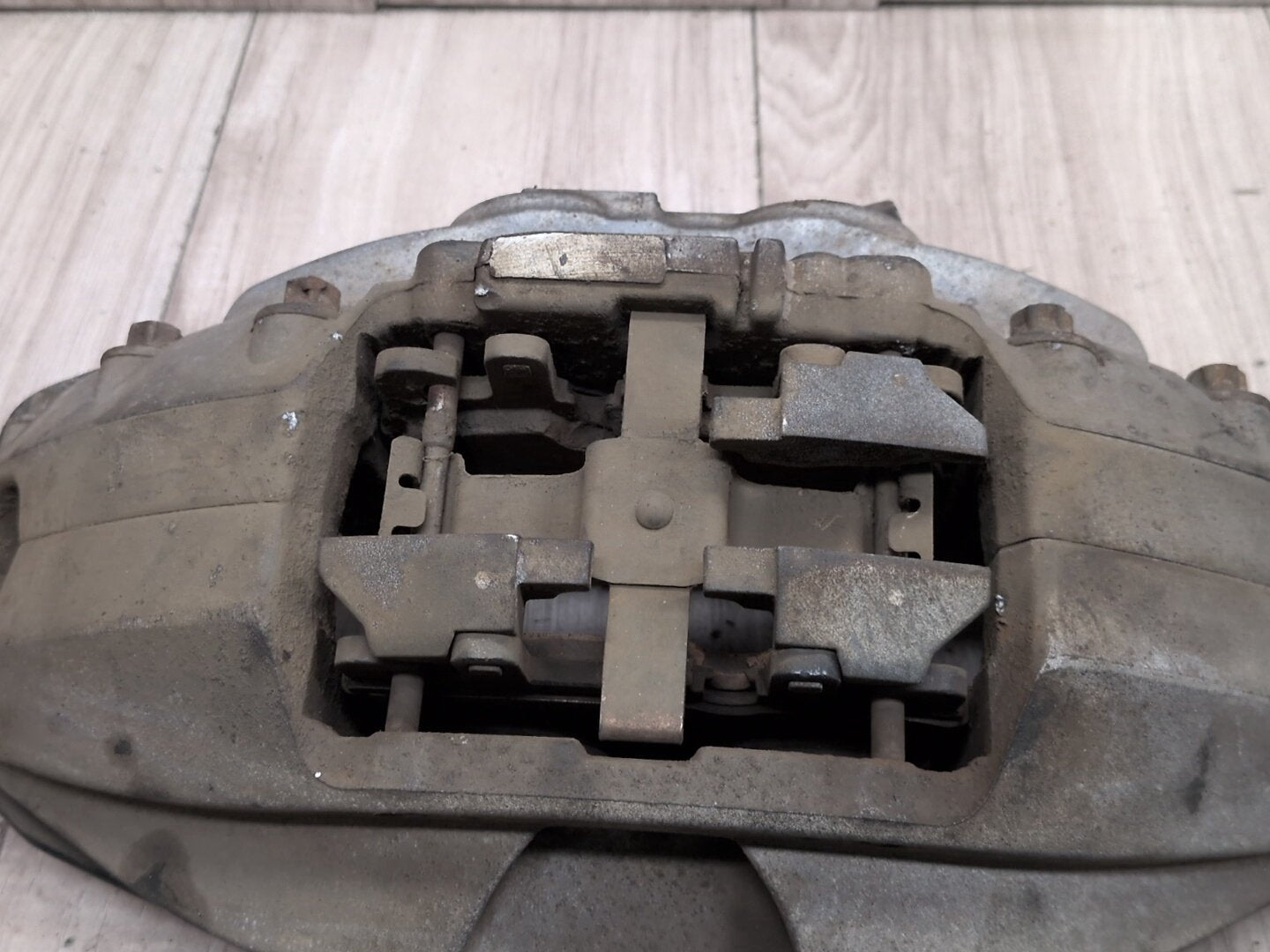 2016-2022 BMW 750i G12 Front Left Right Brake Caliper SET 6891297