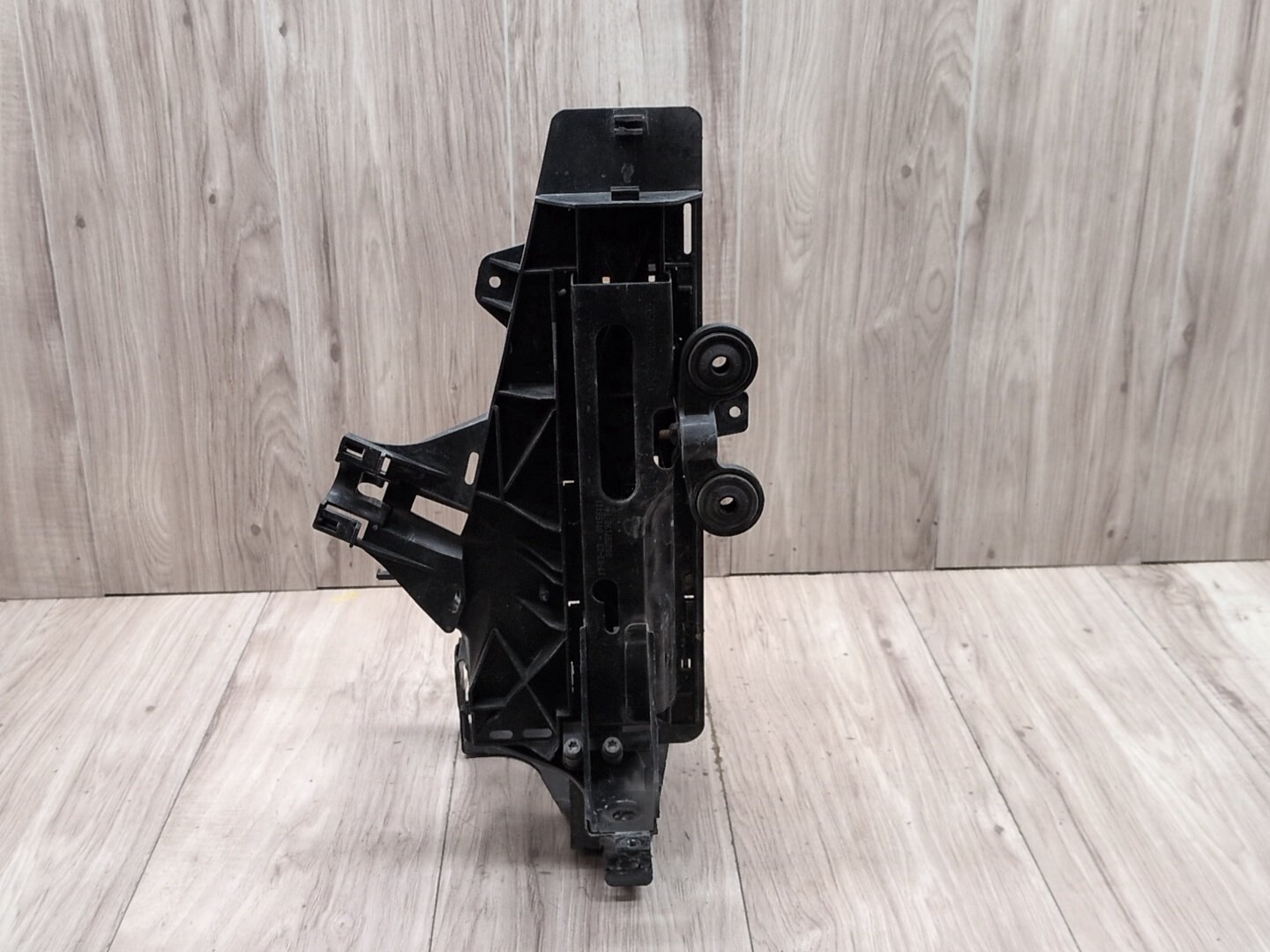 OEM BMW F01 F02 740 750 760 Front Right Passenger Headlight Support Bracket
