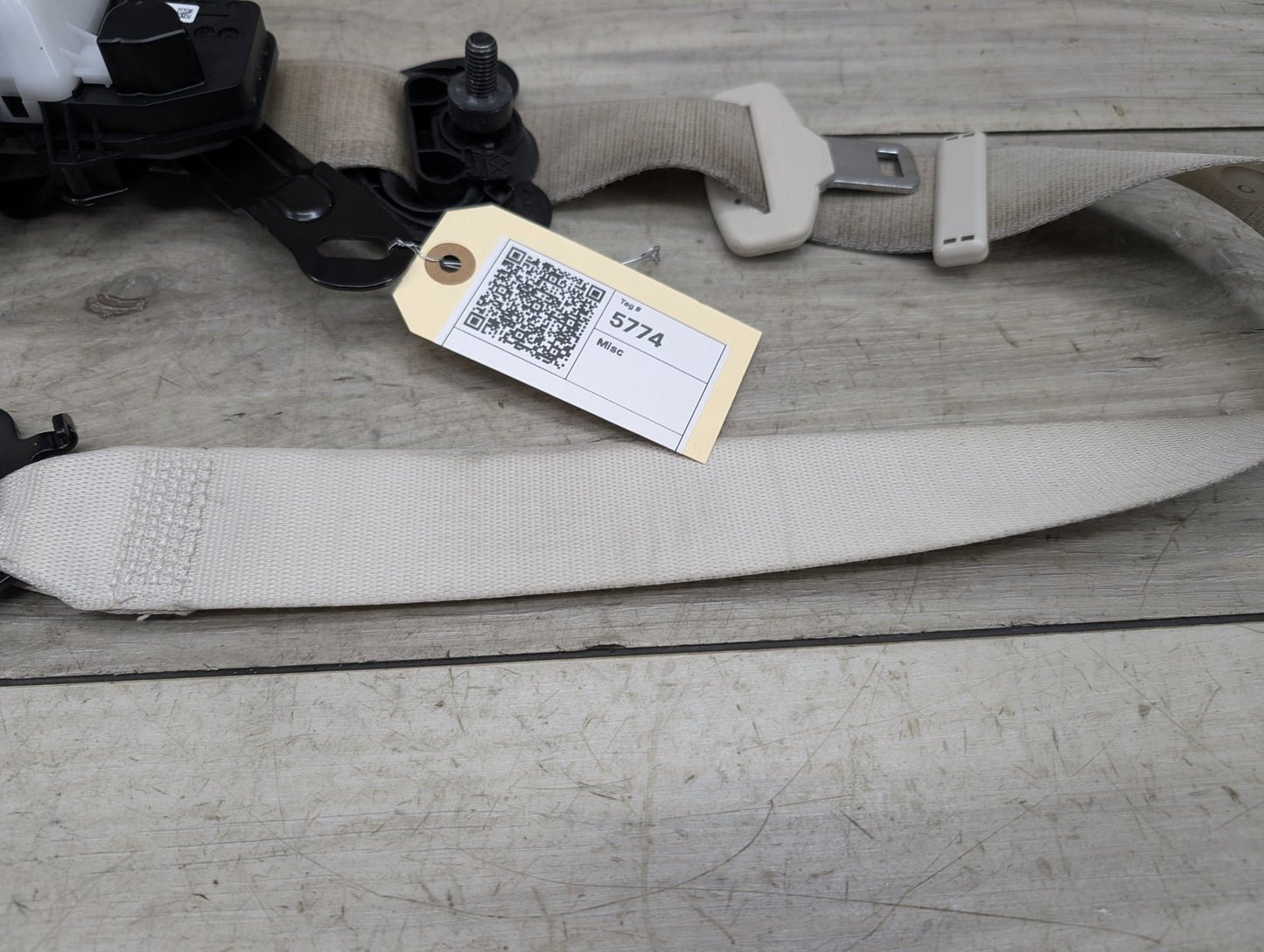 2016 BMW 750Li G12 Front Left Driver Seatbelt Seat Belt Retractor 7402431