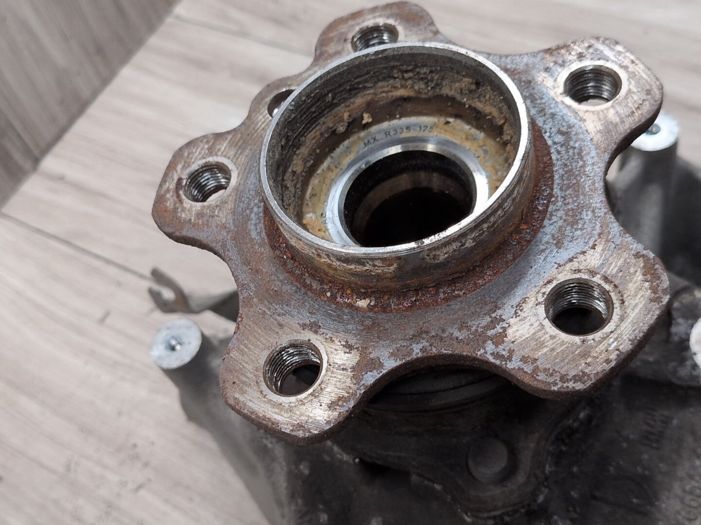 OEM BMW G05 G06 G07 X5 X6 X7 Rear Right Passenger Hub Spindle Knuckle Bearing