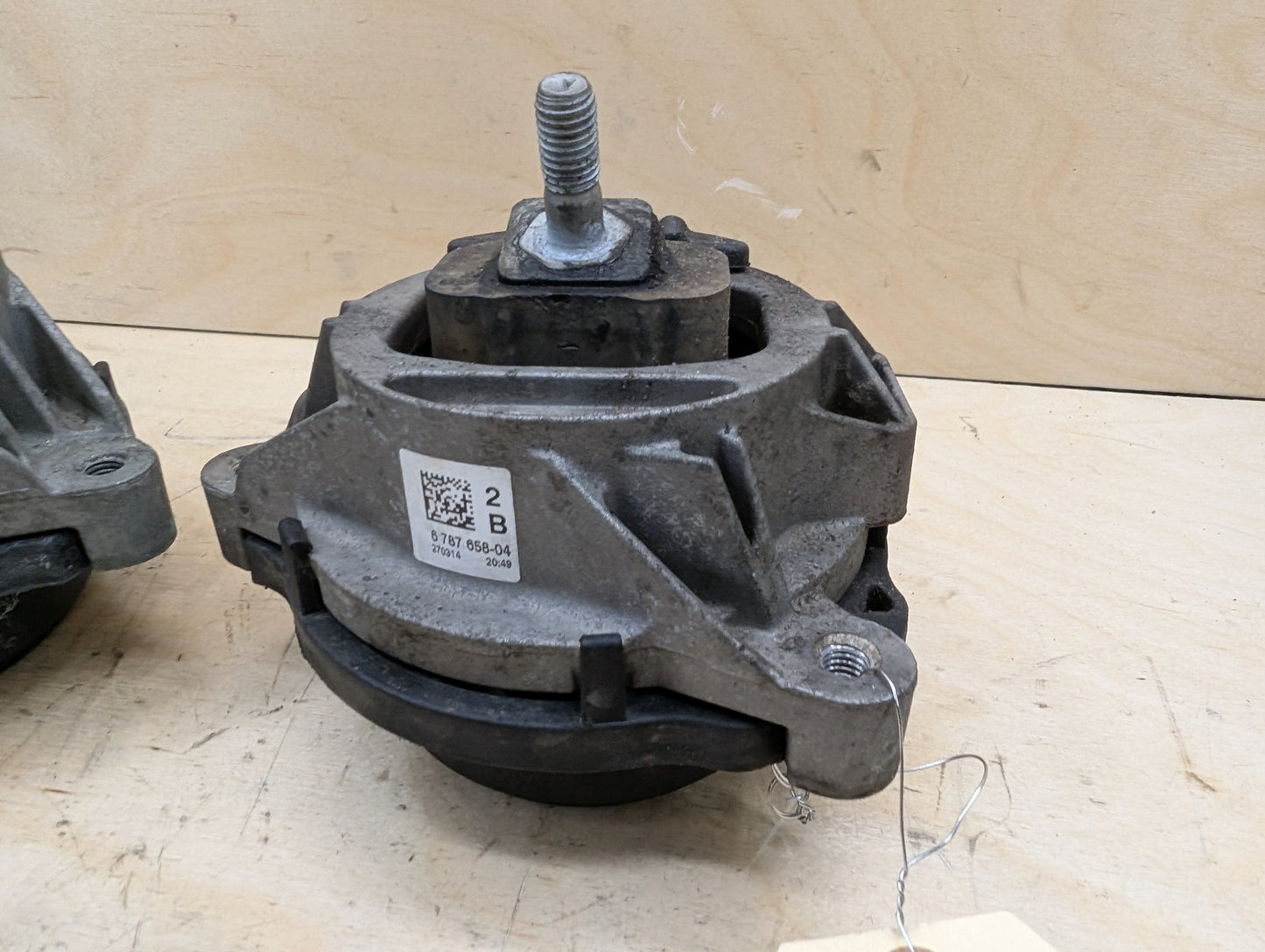 2012-2018 BMW F30 328i N47D20O1 Left Right Engine Bracket Support Mount SET 6787657