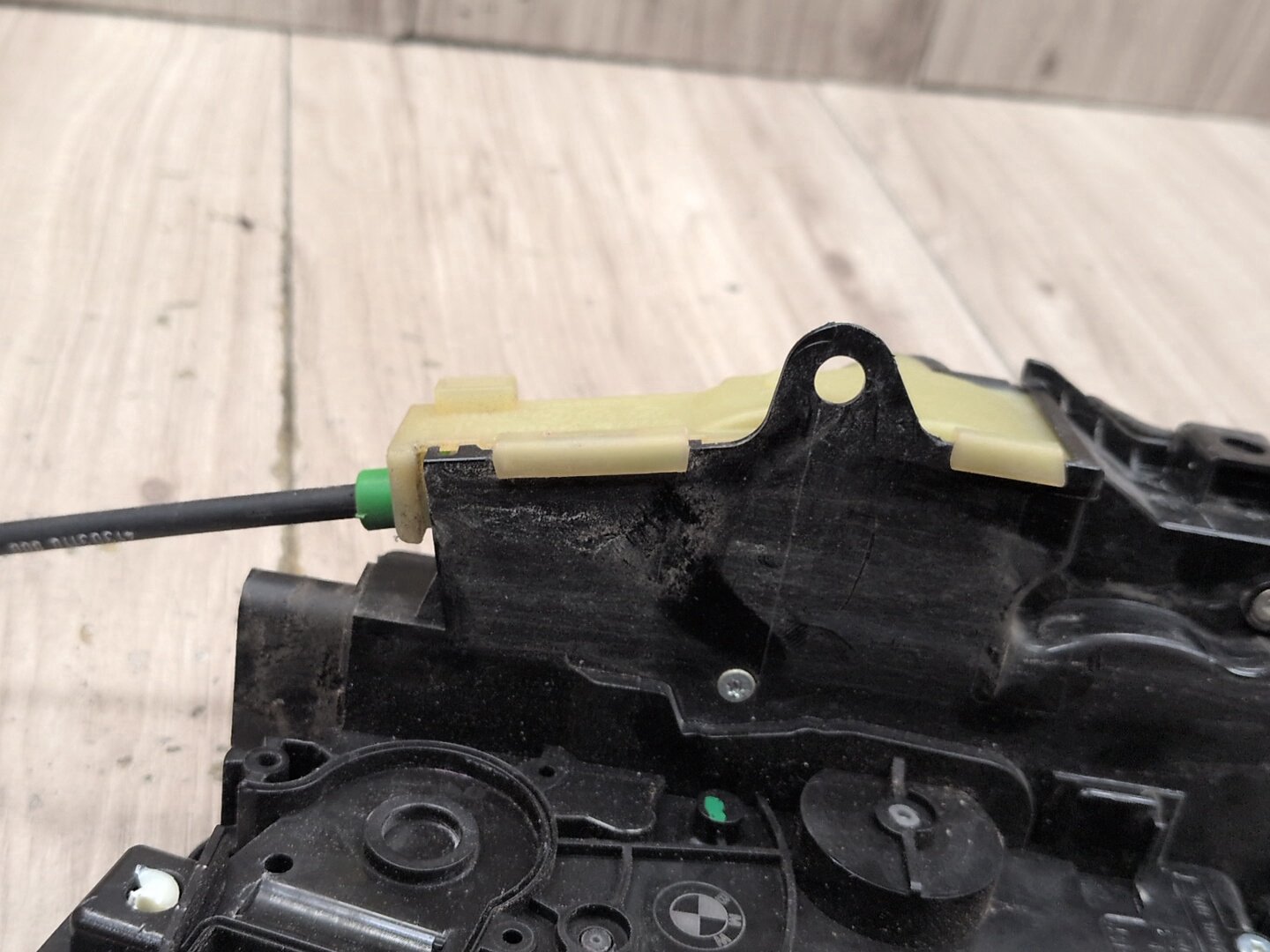 2019 - 2026 BMW X5 G05 Front Right Passenger Door Latch Lock Actuator 7477702 N63B44M3