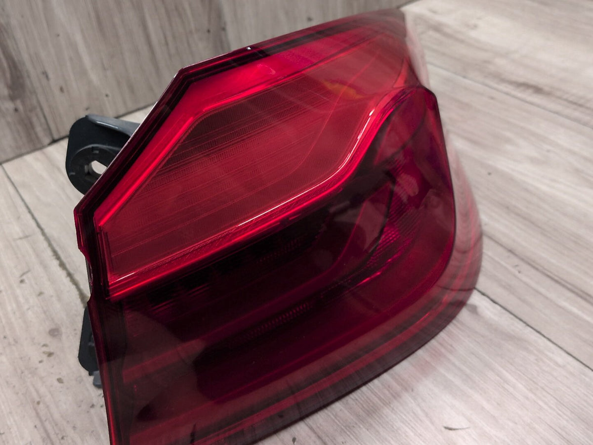 17-20 OEM BMW F90 G30 530 540 M550 M5 Rear Passenger Side Outer Tail Light