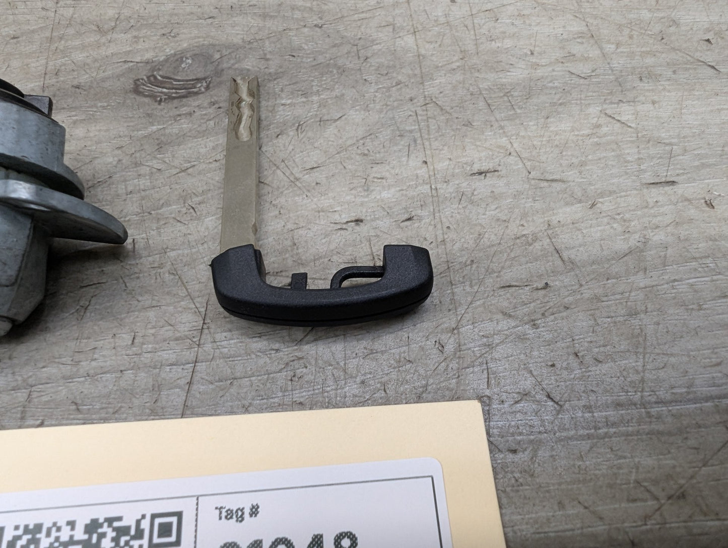 2011-2016 BMW 535i F10 Front Left Driver Key Lock Mechanism w/ Key 7265083