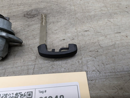 2011-2016 BMW 535i F10 Front Left Driver Key Lock Mechanism w/ Key 7265083