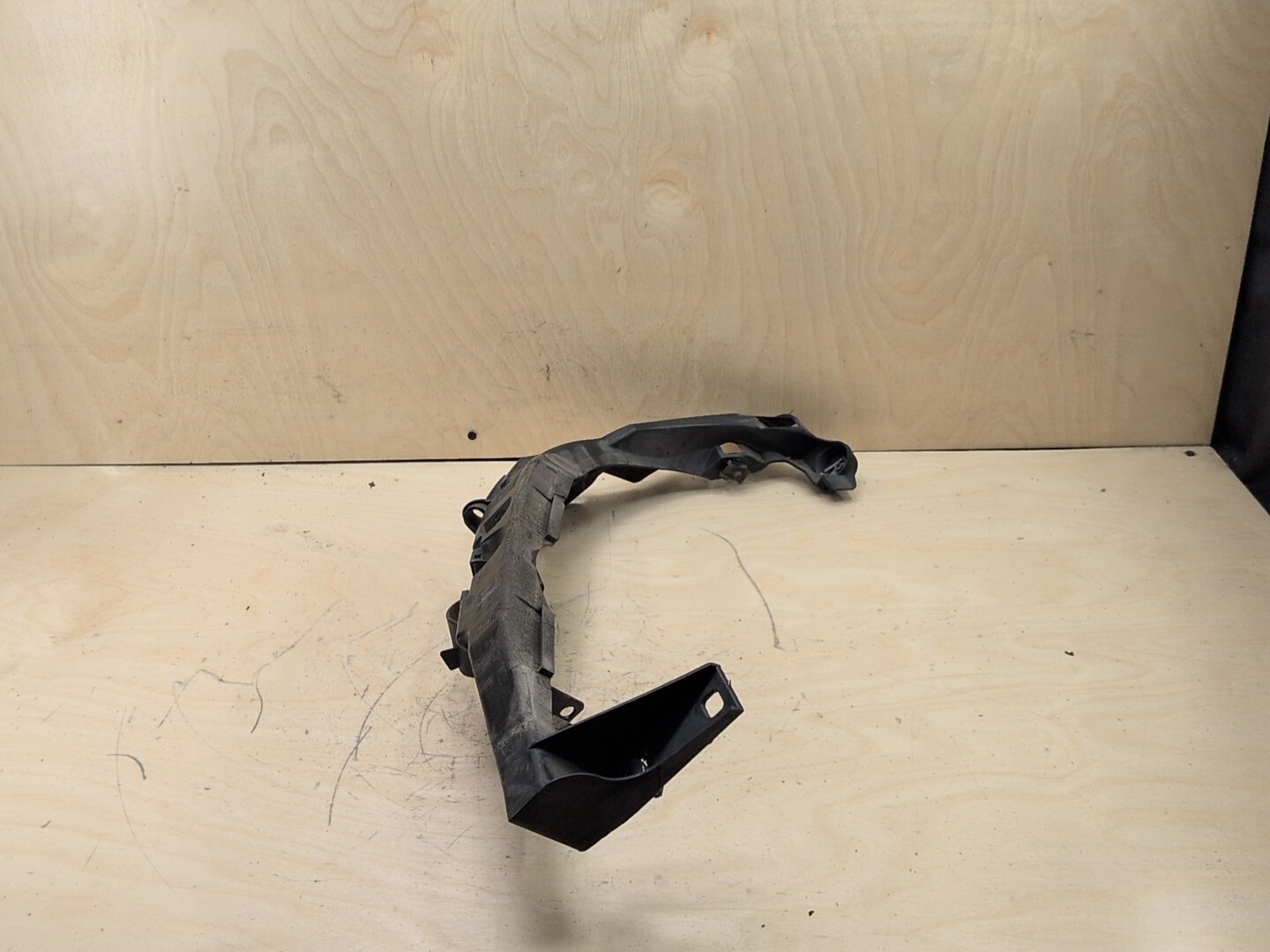 09-11 BMW E90 335 LCI Front Right Passenger Headlight Arm Bracket Mount Plastic