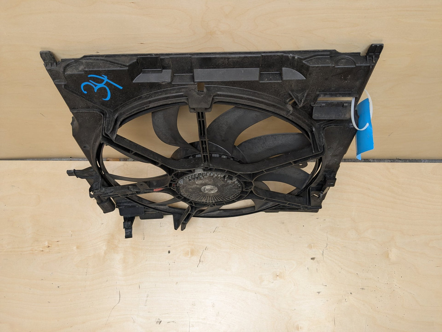 2007-2013 BMW X5 E70 Electric Cooling Fan Shroud Housing w/ Motor 7647753