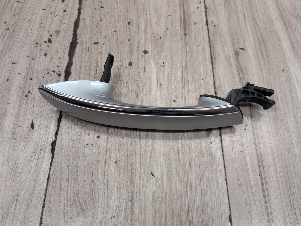 2016-2019 BMW 740Li G12 Right Passenger Door Handle w/ Comfort Access 7411034