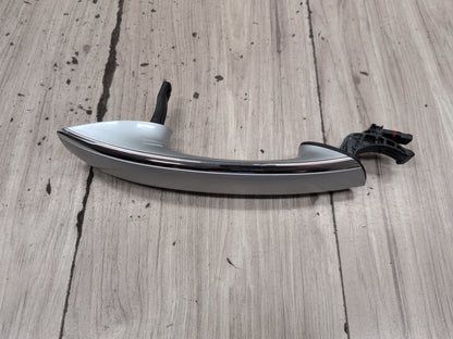 2016-2019 BMW 740Li G12 Right Passenger Door Handle w/ Comfort Access 7411034