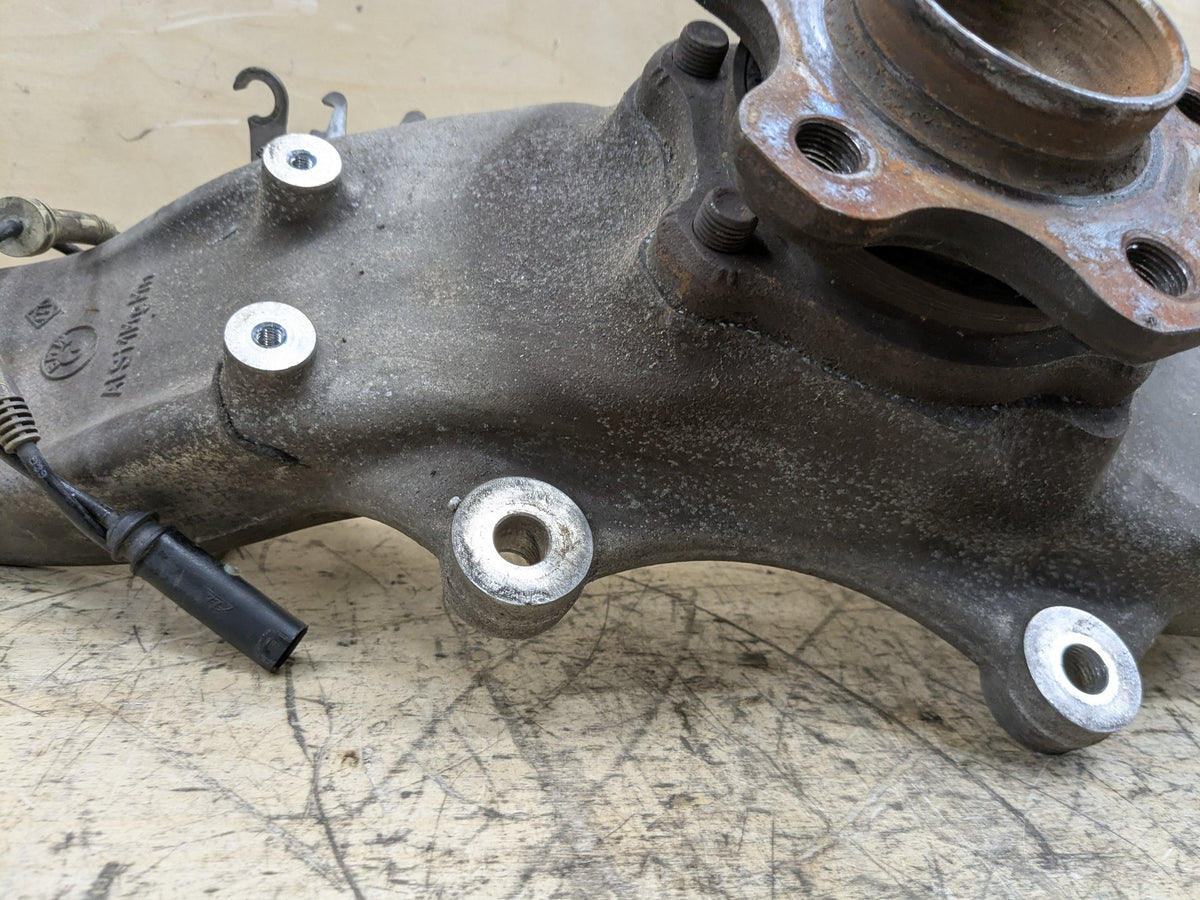 2018-2023 BMW M550i G30 AWD Front Right Spindle Knuckle w/ Bearing 6884386