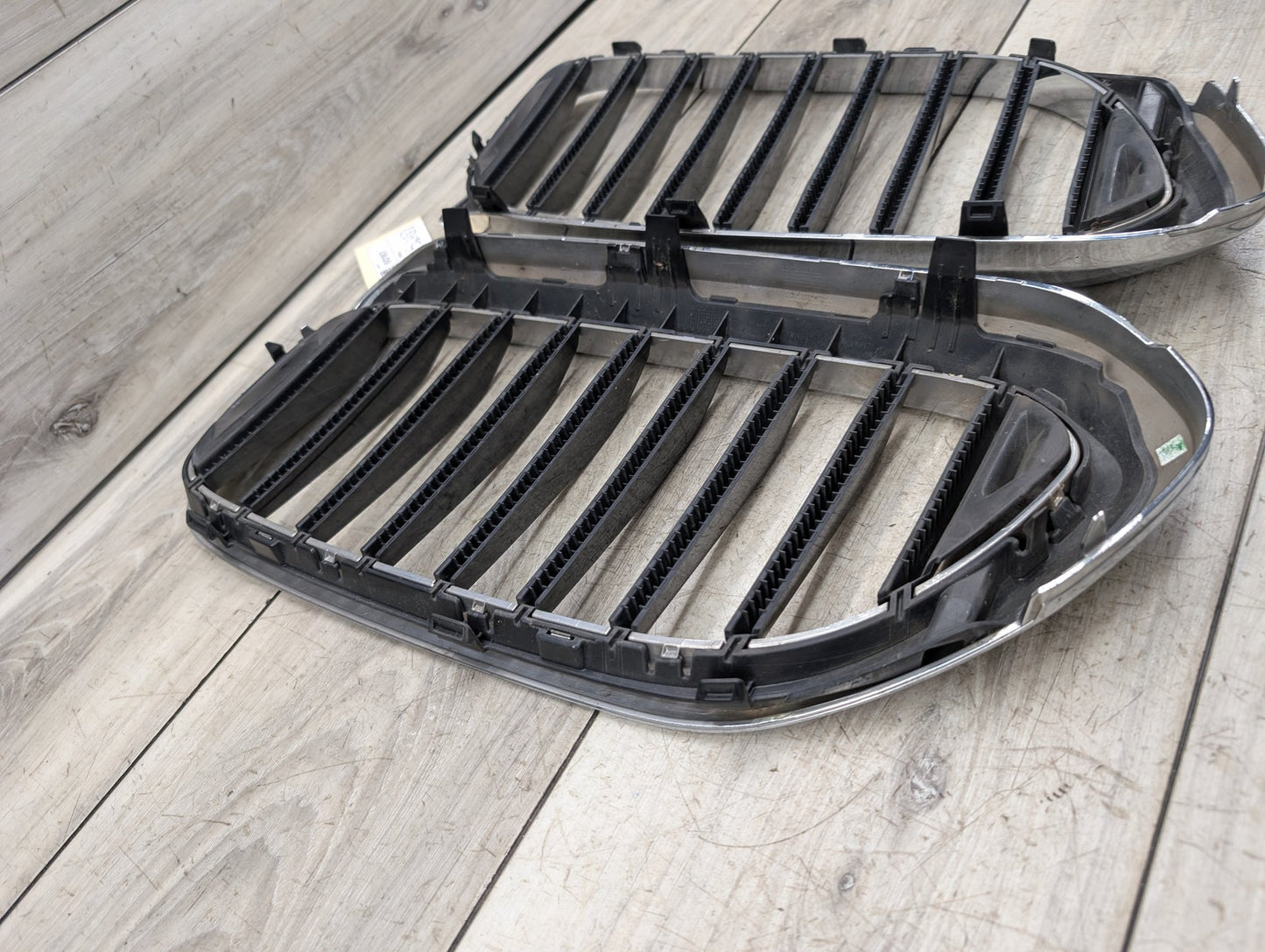 17-20 OEM BMW G30 530 540 Front Bumper Upper Kidney Grille Pair SET
