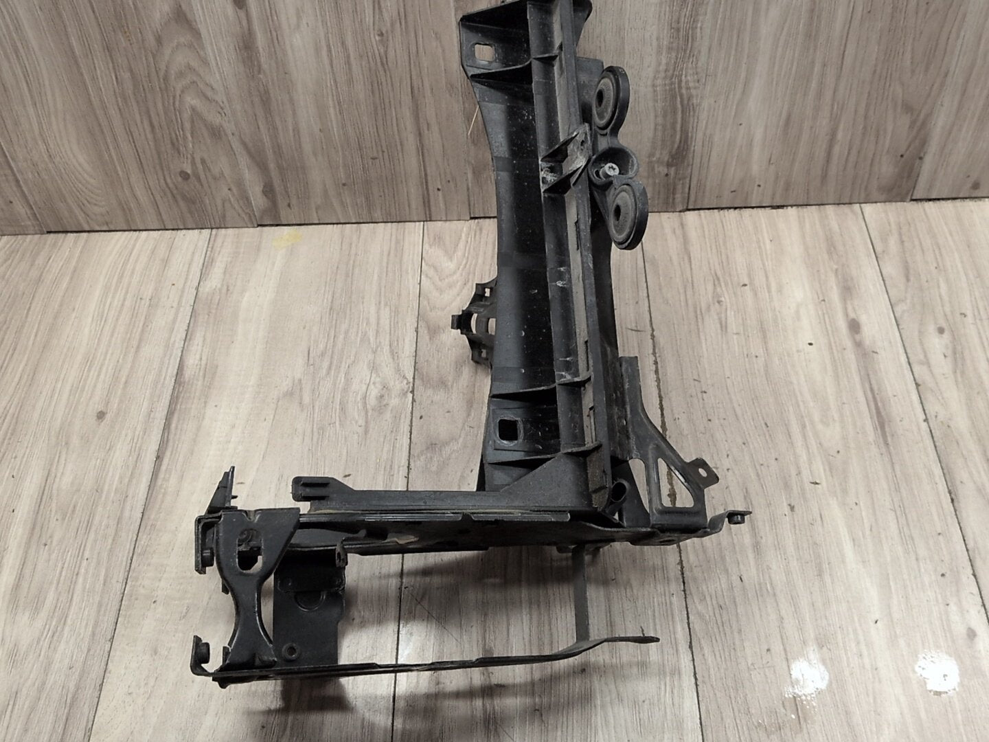 OEM BMW F01 F02 740 750 760 Front Right Passenger Headlight Support Bracket