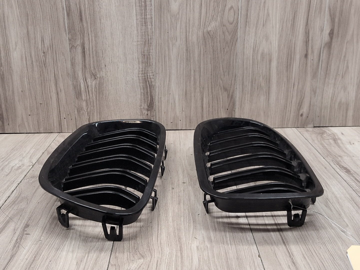 2011 - 2016 BMW 535i F10 Front Left Right Upper Bumper Cover Kidney Grilles SET 7412323 N55B30A