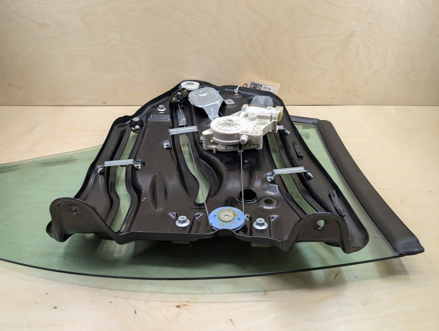 2007-2013 BMW 335i E93 Rear Right Passenger Door Window Glass w/ Motor Regulator 7198174