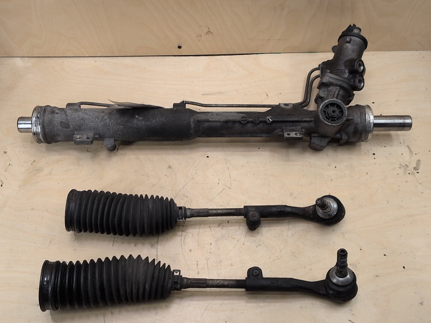 OEM BMW E82 E88 E90 E92 E93 328 335 RWD Power Steering Gear Rack and Pinion L5