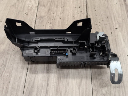 2009-2012 Mercedes-Benz E550 W212 Front Fuse Relay Box Assembly