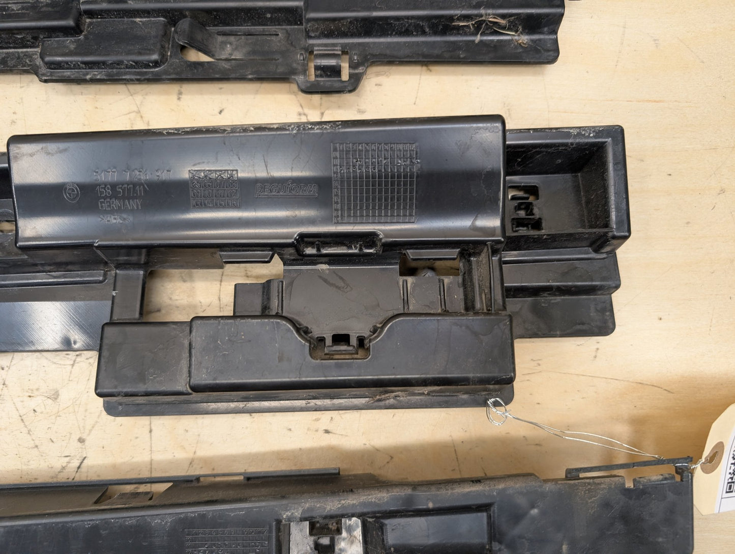 2012-2018 BMW 328i F30 Left Driver Side Skirt Rocker Panel Brackets SET 7256917