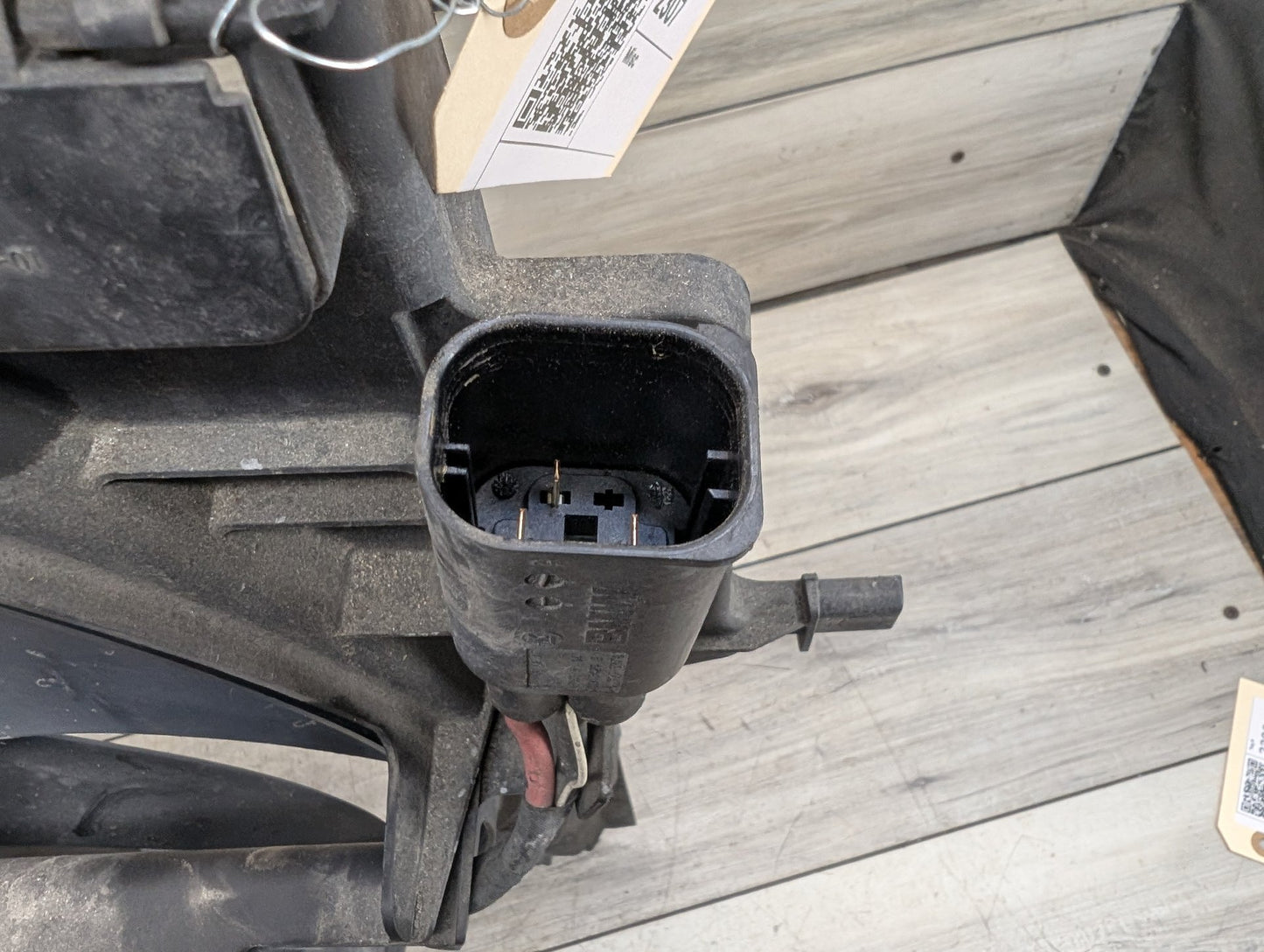 2007 - 2013 BMW X5 E70 Radiator Fan Shroud Housing w/ Motor 7533558 N62B48B
