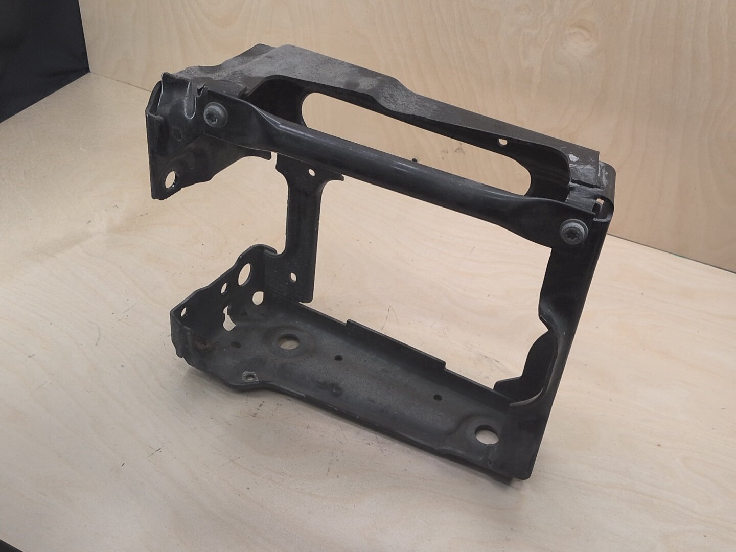 OEM BMW G01 G02 F97 X3 X4 Front Right Passenger Radiator Reinforcement Bracket