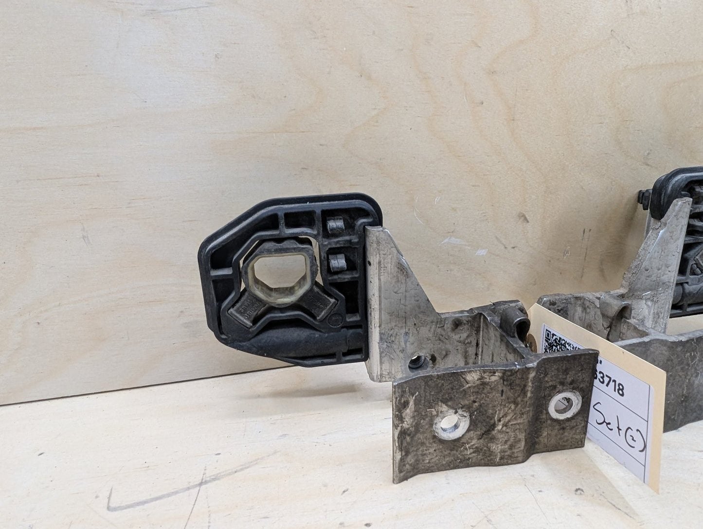 2012-2018 BMW 320i F30 Radiator Lower Mounting Brackets SET 7245796