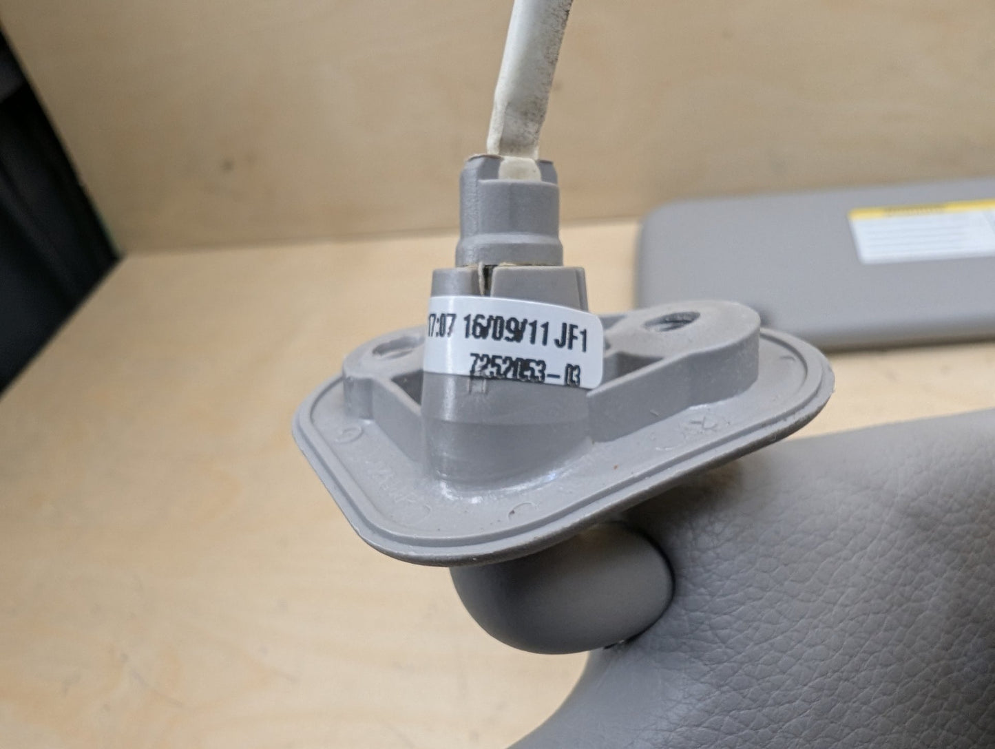 2006-2011 BMW 328i E90 Front Left Right Sun Visor SET 7252053