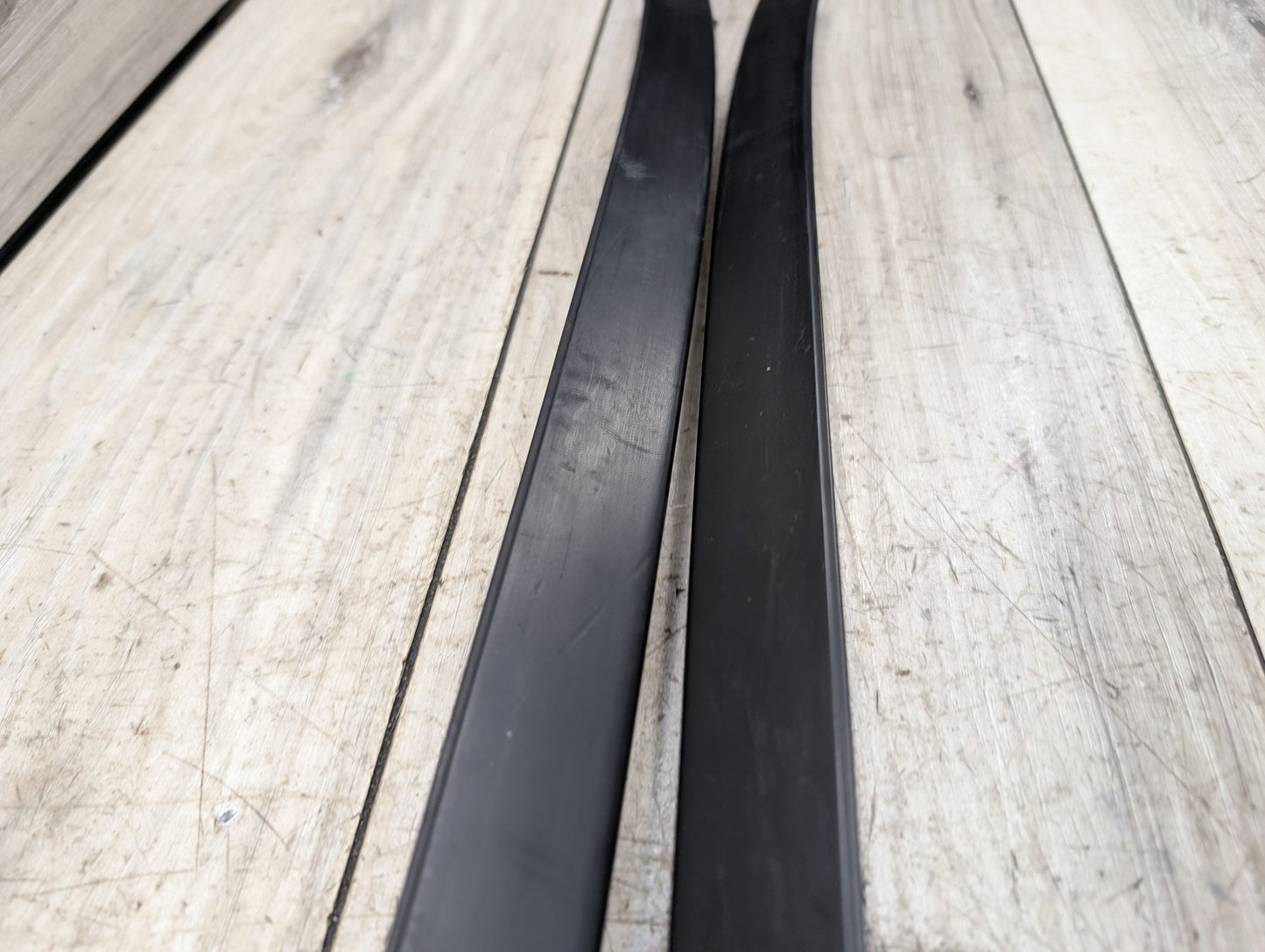 2019-2026 BMW X5 G05 Right Passenger Side Windshield Drip Molding Trim 7434872