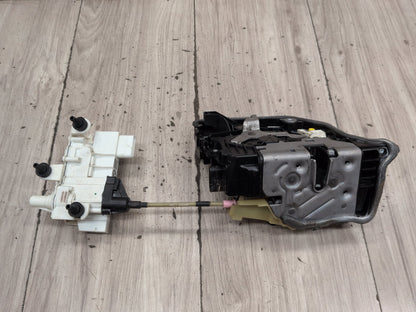 2016-2019 BMW 740Li G12 Front Right Door Latch Lock Actuator 7477702 OEM