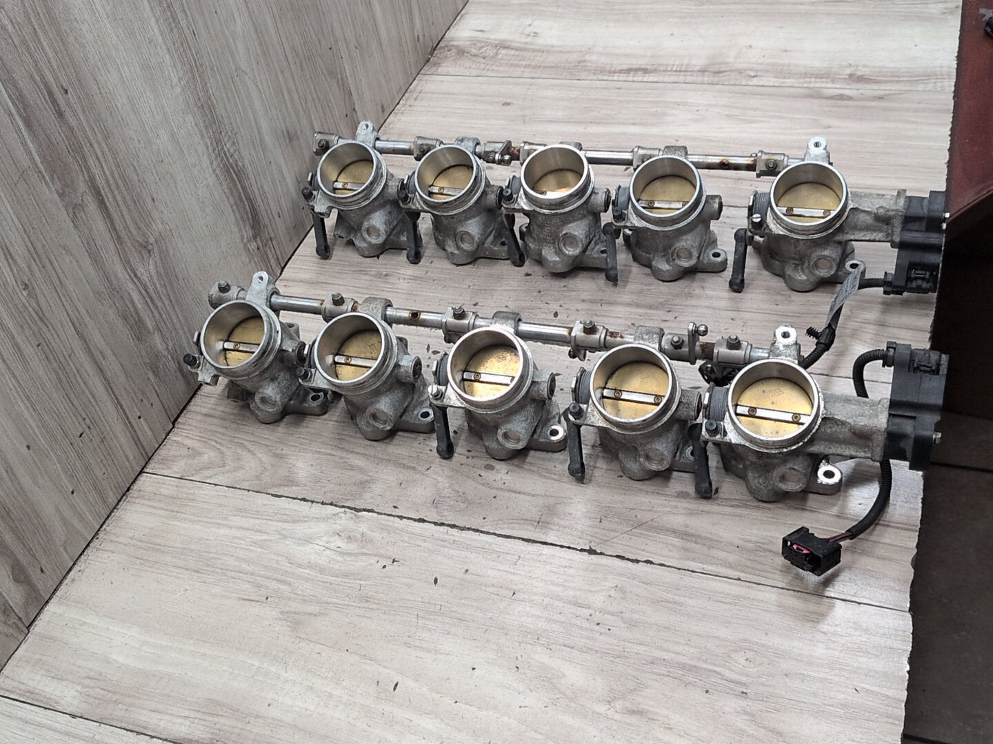 2004-2010 BMW E64 M6 S85B50A Engine Motor Throttle Body SET 7834831