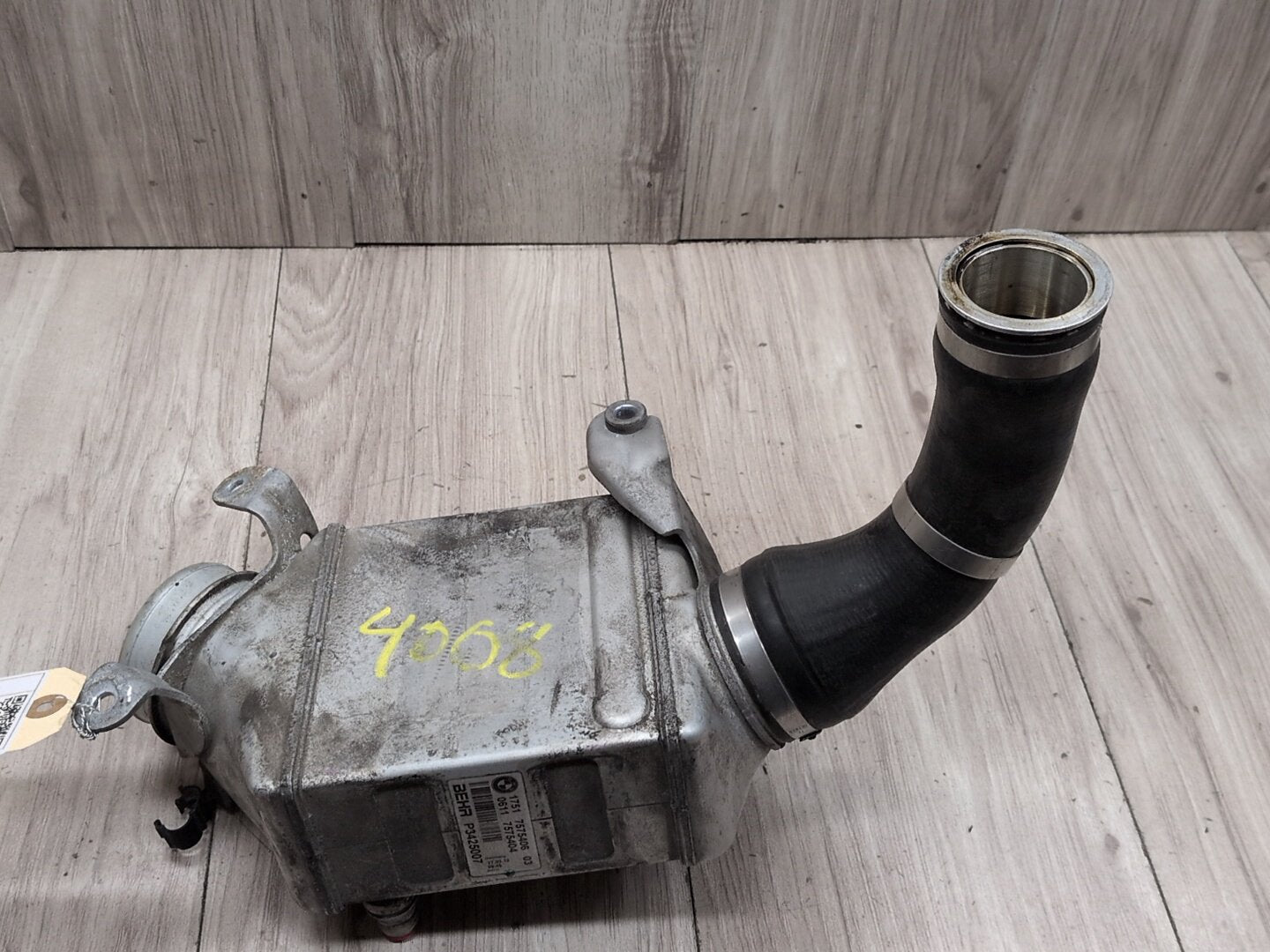 2013 - 2014 BMW 750i F01 Turbo Charger Air Intercooler 7575406 N63B44O1