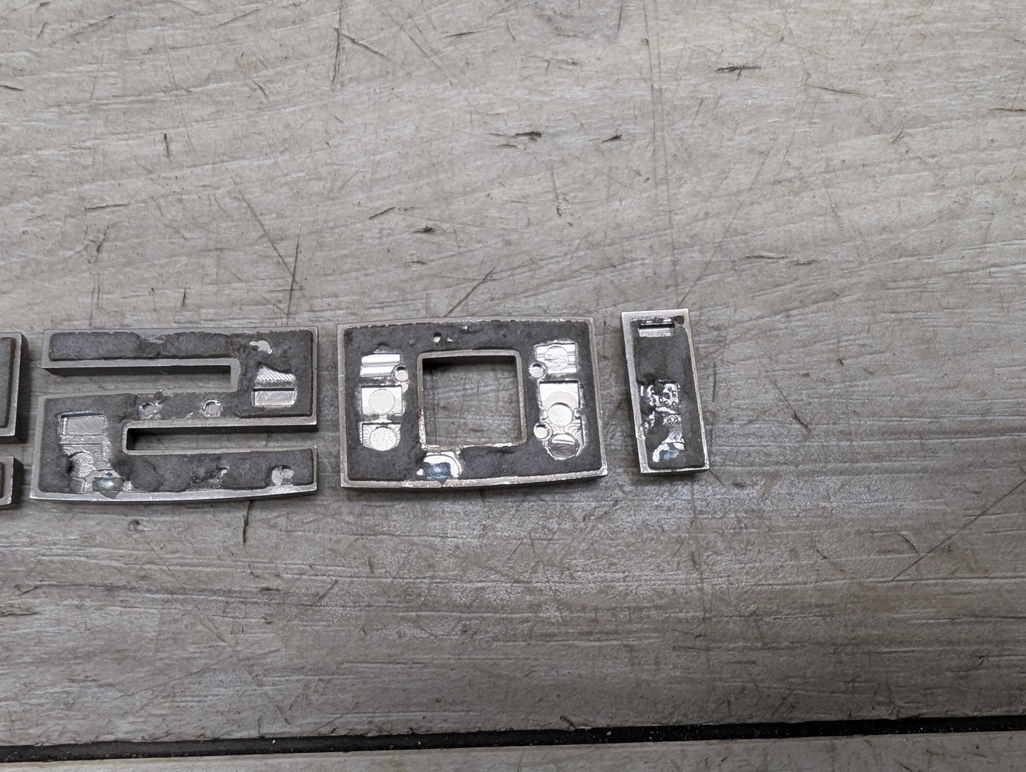2017-2023 BMW M550i xDrive G30- Liftgate Trunk Lid Lettering Emblem PN: 8072369