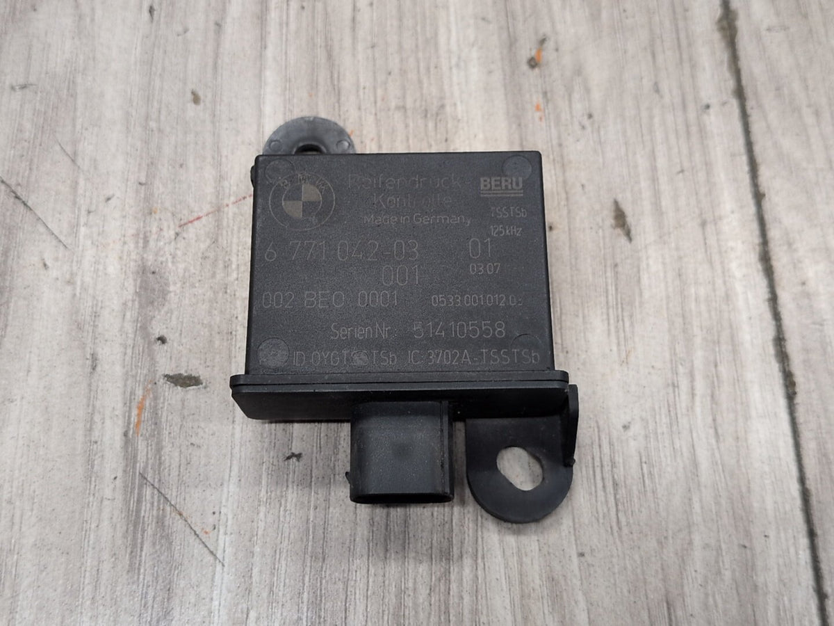 2008-2013 BMW 128i E82 RDC TPMS Tire Pressure Monitoring System Module 6771042 OEM