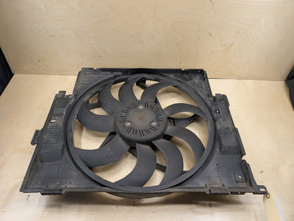 2012-2018 BMW 328i F30 Radiator Fan Shroud Housing w/ Motor 7640511