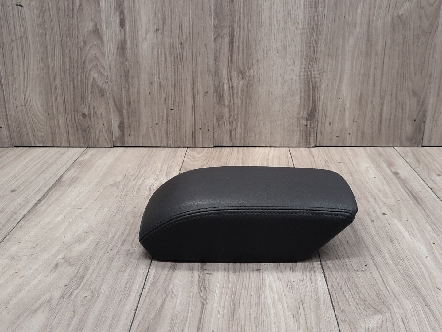 2015-2018 Audi Q3 8U Center Console Armrest Arm Rest 8U0864207N
