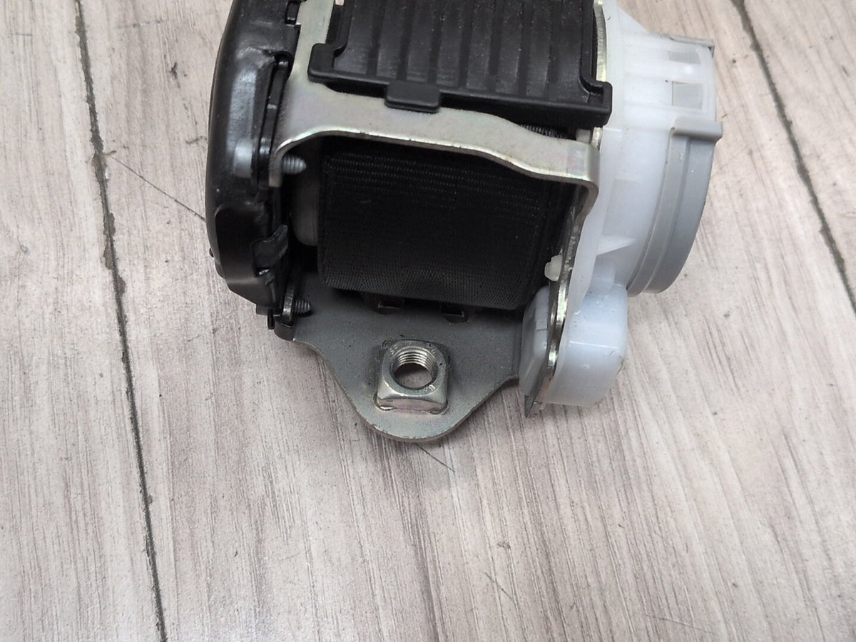 2015-2018 Audi Q3 8U Rear Left or Right Seatbelt Seat Belt Retractor 8U0857805A