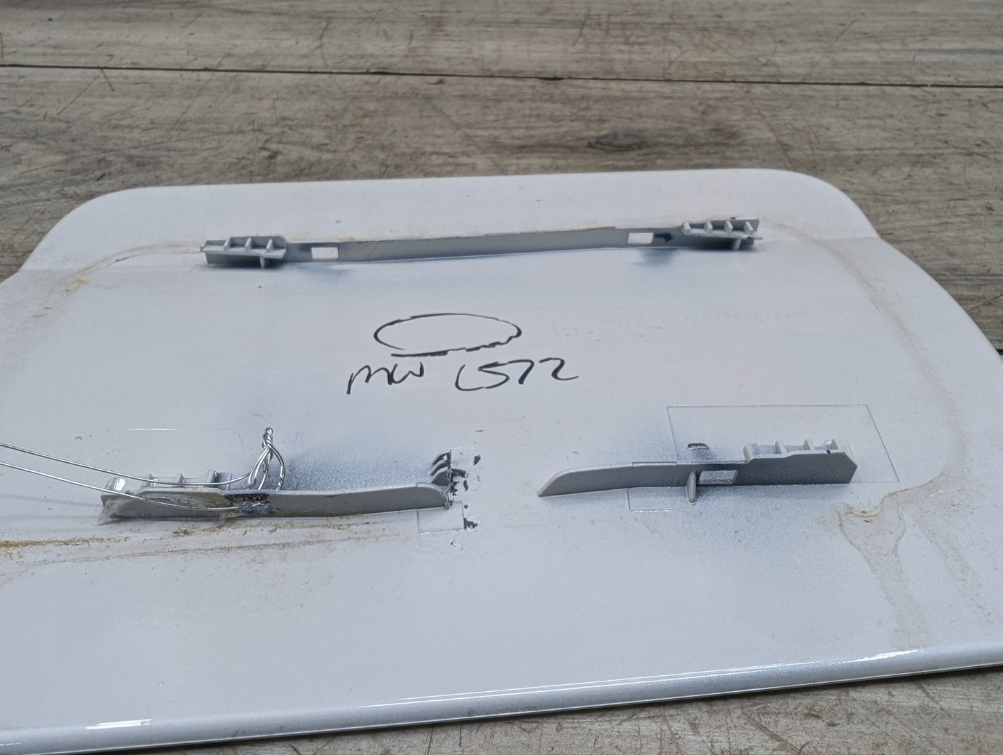 2019-2026 BMW X5 G05 Gas Cover 7441609