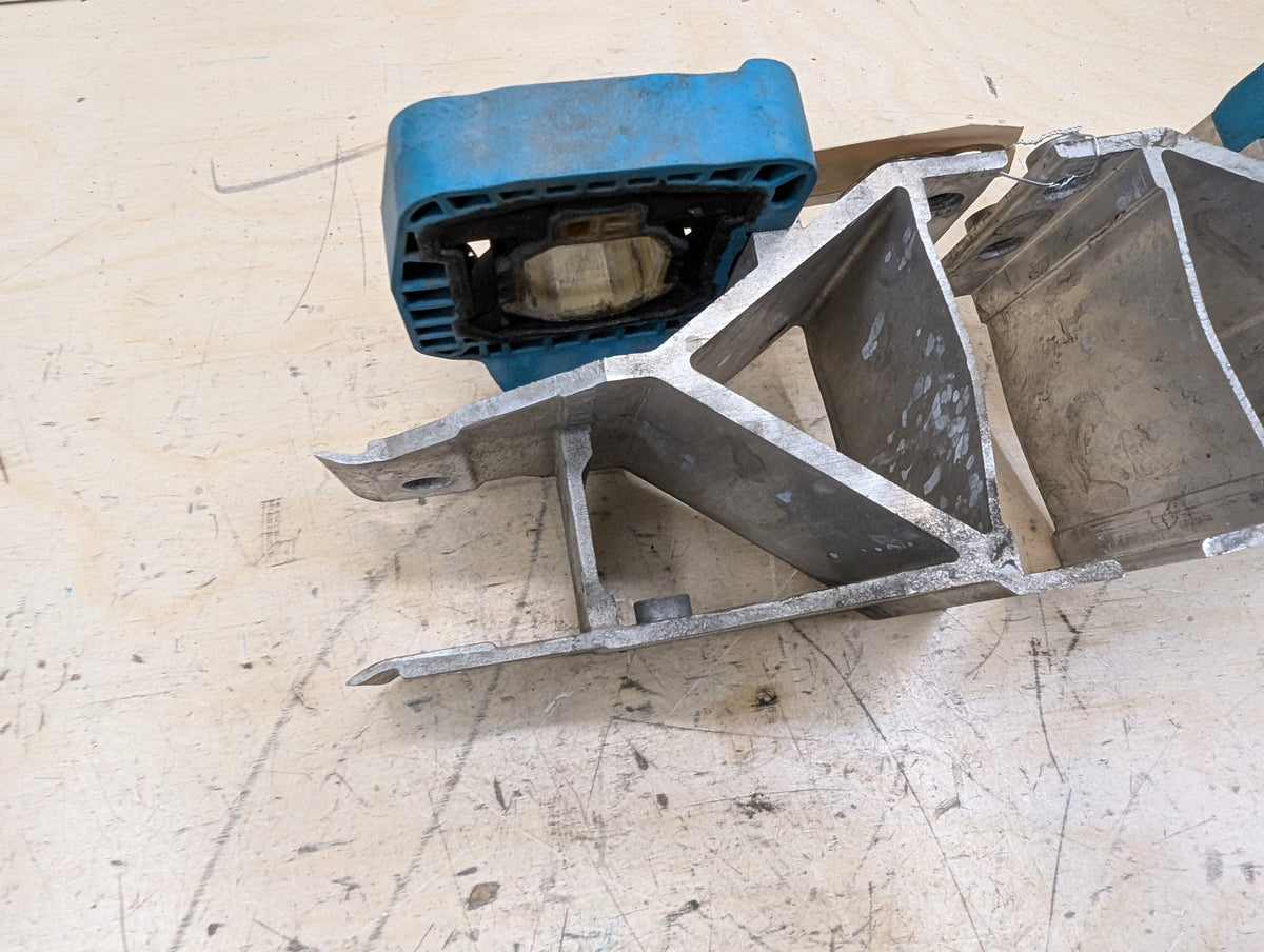OEM BMW F90 F93 G11 G12 G16 G30 M5 Radiator Mount Support Bracket Left Right SET