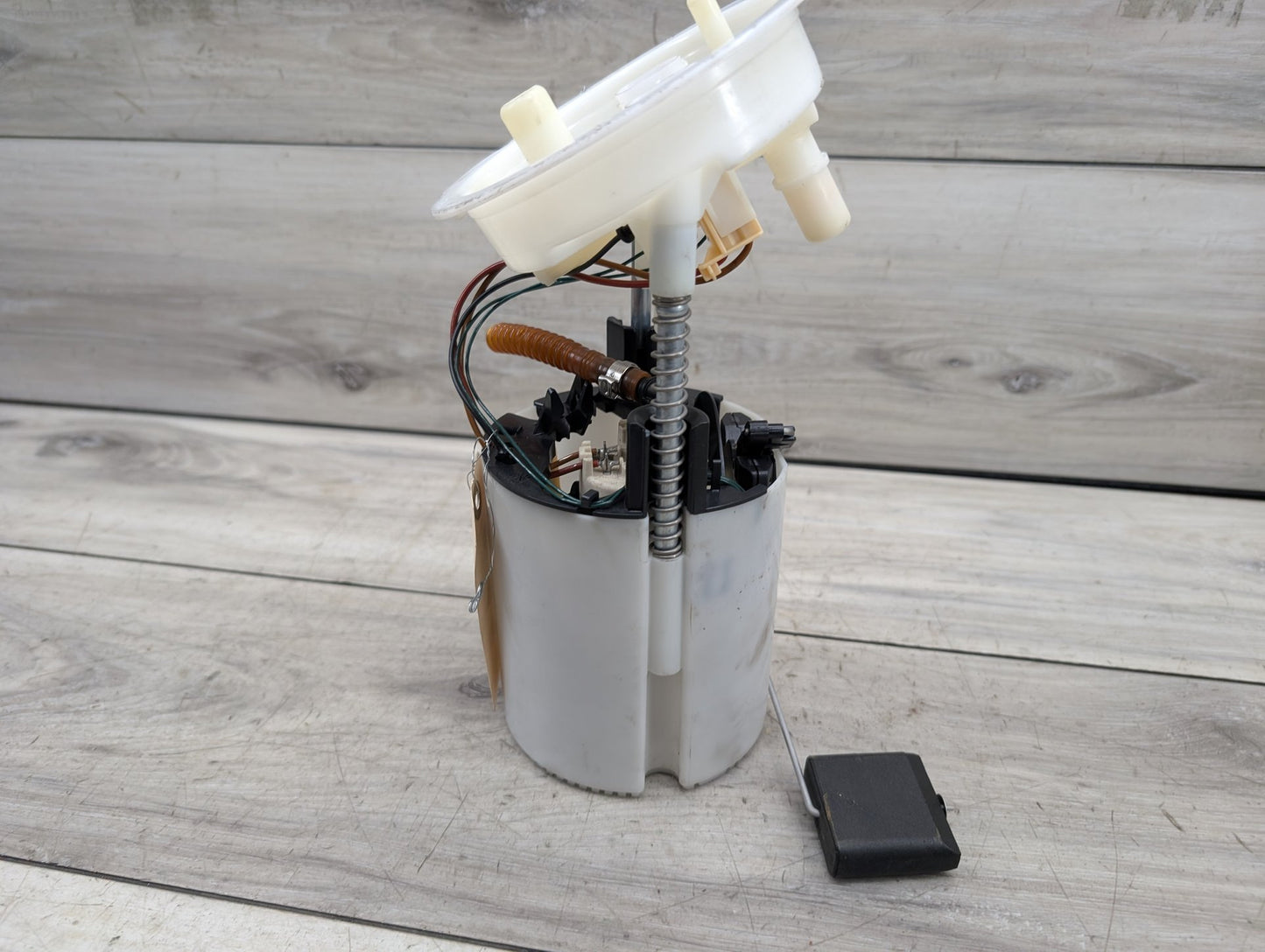 2010 BMW 335i E93- Fuel Pump PN: 6765717