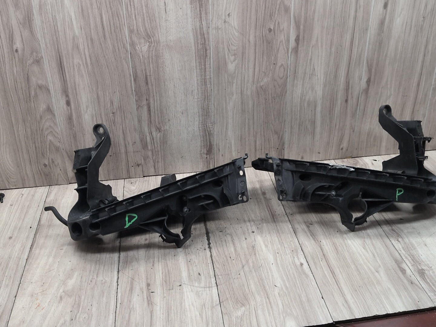 08-17 OEM Audi S5 8T Left Right Driver Passenger Headlight Bracket 89392979
