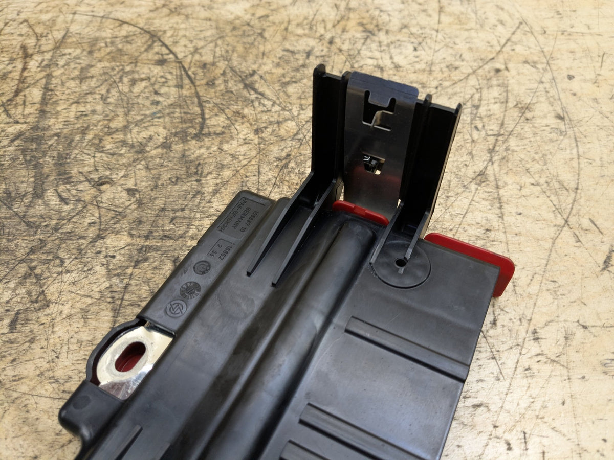 OEM BMW E82 E88 E90 E92 Battery Power Junction Distribution Fuse Box Voltage