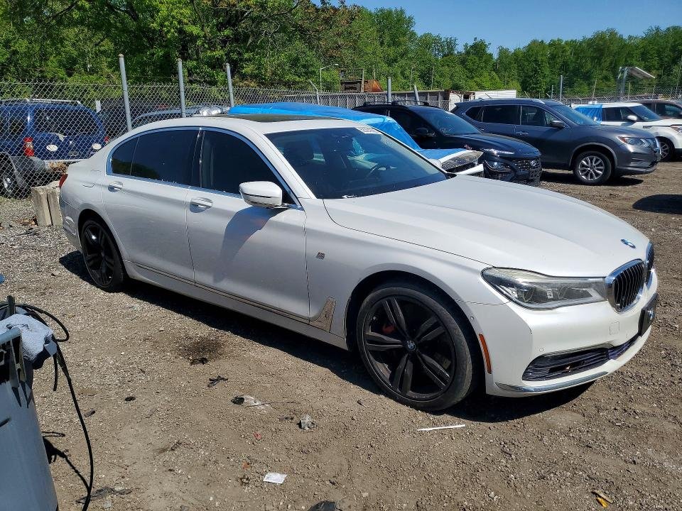 2016 BMW 750i G12